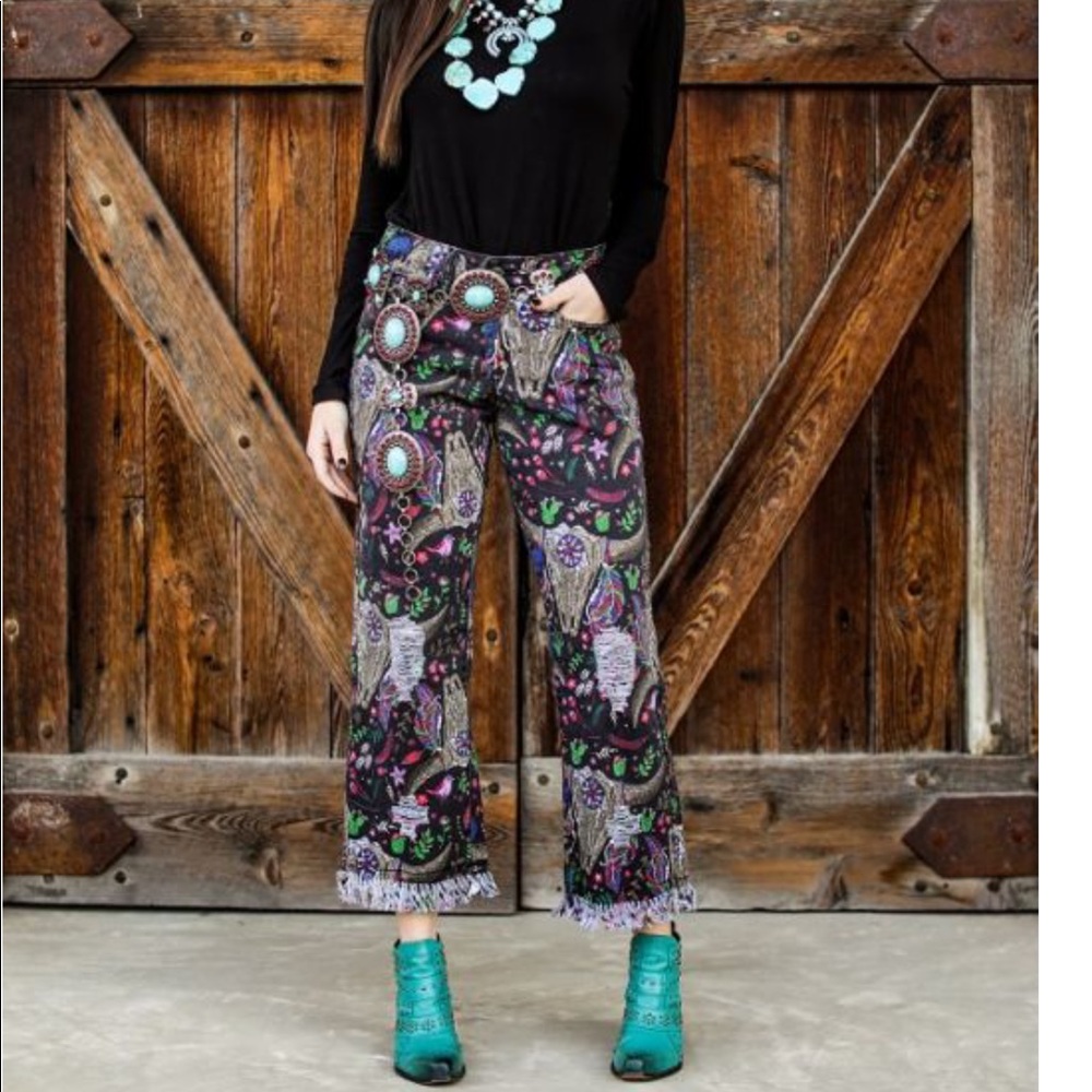 🌵💕🌵L&B Steer Head Frayed Hem Ankle Pants🌵💕🌵Paired with booties 💖